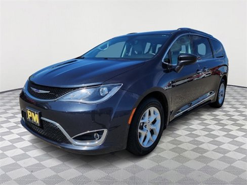 Used 2020 Chrysler Pacifica Touring-L Plus w/ Tire & Wheel Group image 3