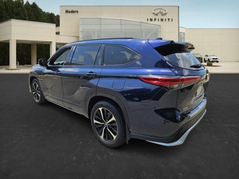 Used 2022 Toyota Highlander XSE image 2