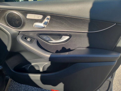 Used 2018 Mercedes-Benz GLC 300 4MATIC image 40