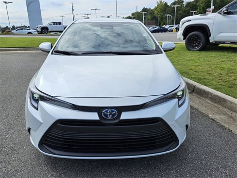 Used 2025 Toyota Corolla XLE image 2
