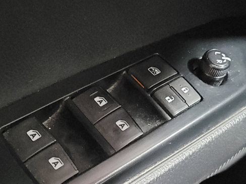 Used 2018 Toyota Camry LE image 27