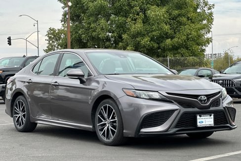 Used 2022 Toyota Camry SE image 10