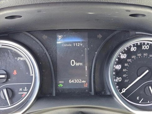 Used 2018 Toyota Camry LE image 10