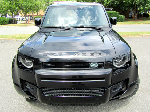 Used 2023 Land Rover Defender 110 X-Dynamic SE image 5
