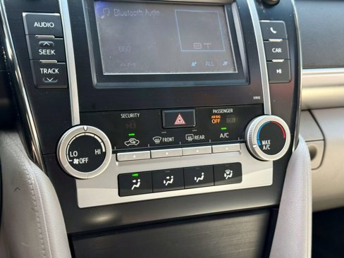 Used 2012 Toyota Camry L image 14