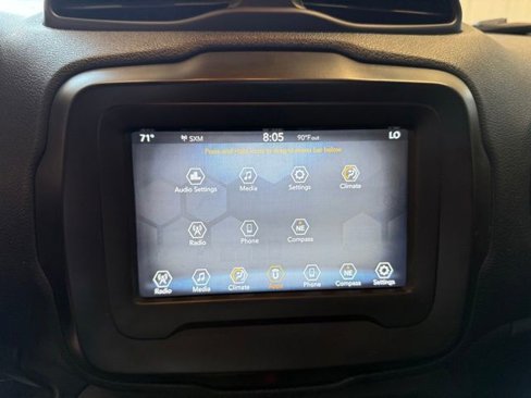 Used 2018 Jeep Renegade Latitude image 29