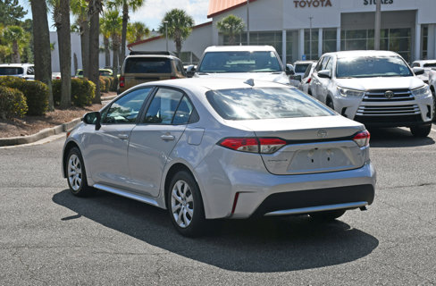 Used 2022 Toyota Corolla LE image 3