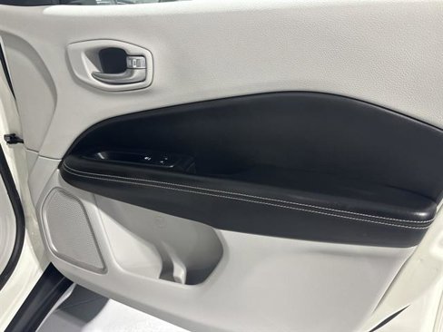 Used 2019 Jeep Compass Latitude w/ Popular Equipment Group image 32