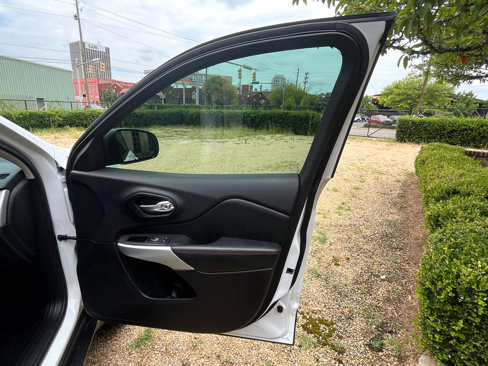 Used 2018 Jeep Cherokee Trailhawk w/ Quick Order Package 27L image 29