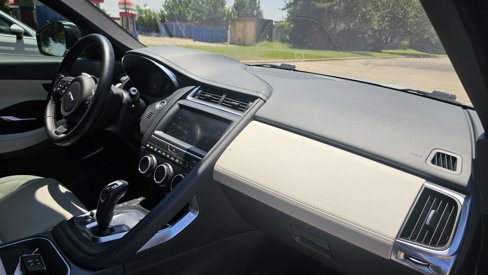 Used 2018 Jaguar E-PACE SE image 33