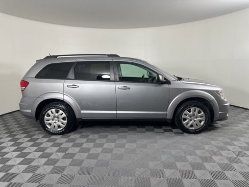 Used 2017 Dodge Journey SE w/ Flexible Seating Group image 2
