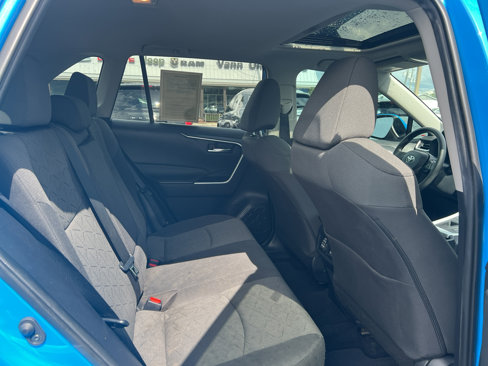 Used 2021 Toyota RAV4 XLE image 22