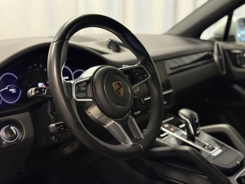 Certified 2022 Porsche Cayenne Coupe image 5