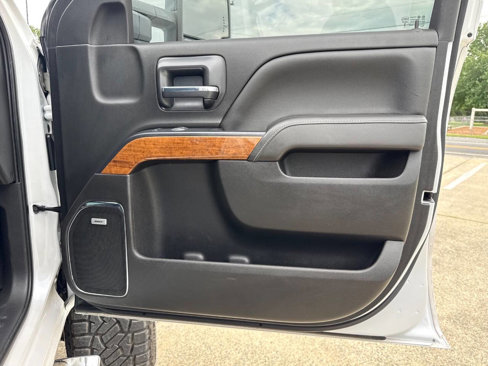 Used 2019 Chevrolet Silverado 2500 High Country w/ Duramax Plus Package image 22