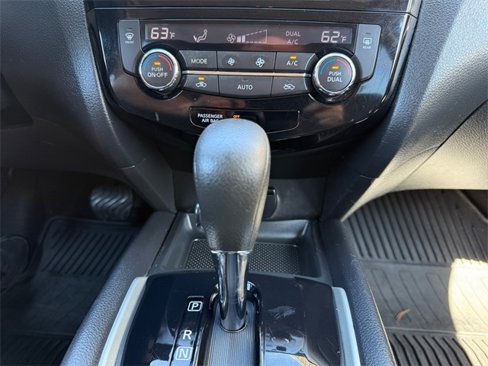 Used 2016 Nissan Rogue SV image 17