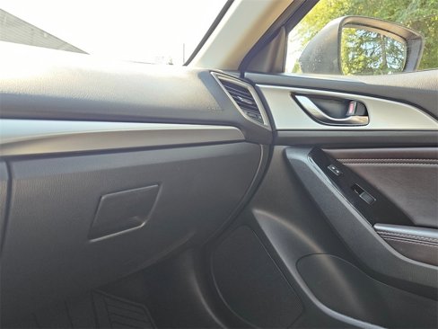 Used 2018 MAZDA MAZDA3 Touring image 31
