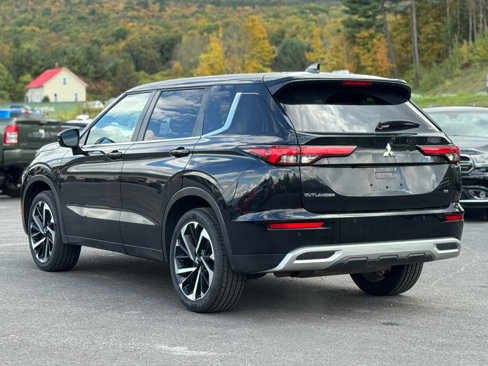 Used 2024 Mitsubishi Outlander AWD image 7