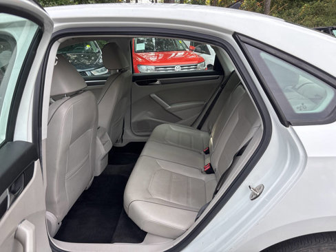 Used 2018 Volkswagen Passat 2.0T R-Line image 12
