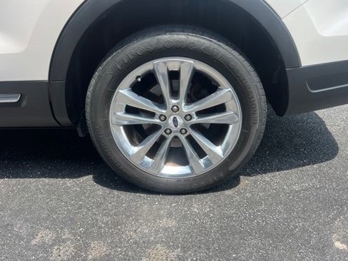 Used 2019 Ford Explorer XLT w/ Equipment Group 202A image 8