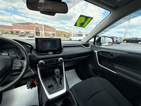 Used 2019 Toyota RAV4 LE image 11