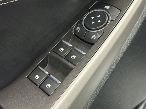 Used 2024 Ford Explorer XLT image 17