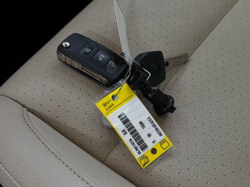 Used 2016 Volkswagen Tiguan S image 31