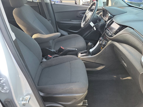 Used 2022 Chevrolet Trax LS w/ Tint and Cruise Package image 15