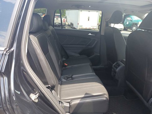 Used 2024 Volkswagen Tiguan SE image 15