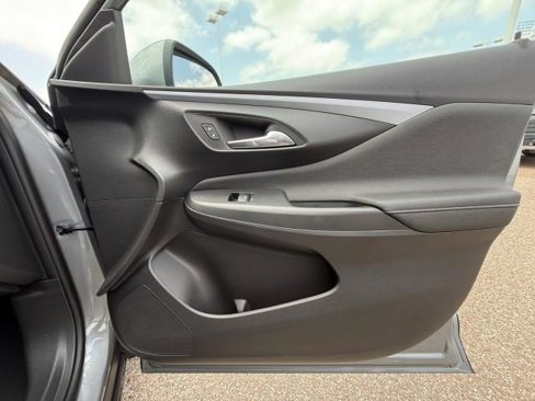New 2025 Buick Envista Preferred image 25