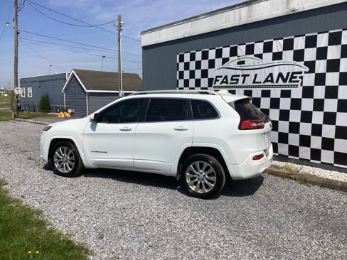 Used 2017 Jeep Cherokee Overland w/ Technology Group image 8