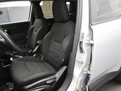 Used 2021 Jeep Renegade Latitude image 11