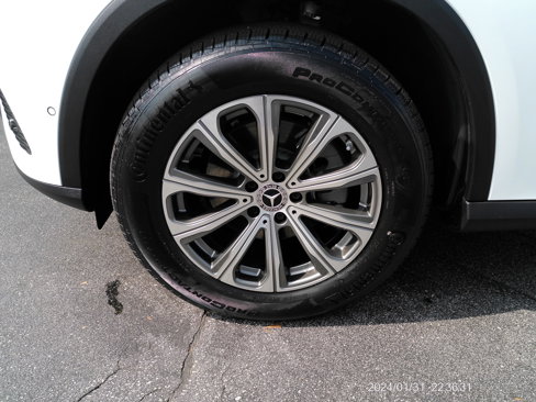 Certified 2025 Mercedes-Benz GLC 300 image 9