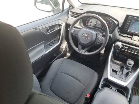 Used 2021 Toyota RAV4 LE image 16