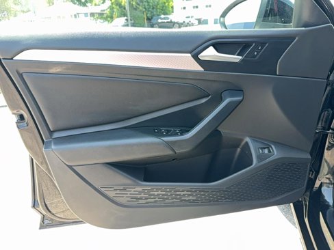 Used 2020 Volkswagen Jetta SE image 10