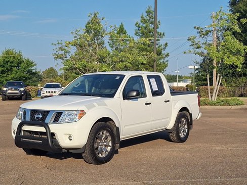 Used 2020 Nissan Frontier SV image 1