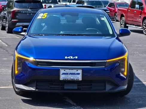 Used 2025 Kia K4 LXS image 3