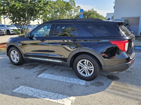 Used 2023 Ford Explorer XLT w/ Equipment Group 202A image 4