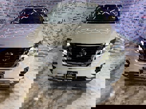 Used 2019 Nissan Pathfinder SV image 4