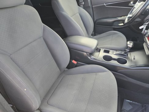 Used 2019 Kia Sorento S image 10
