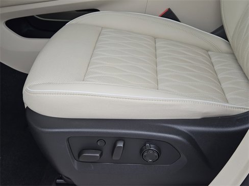 Used 2021 Buick Envision Avenir w/ Technology Package II image 24