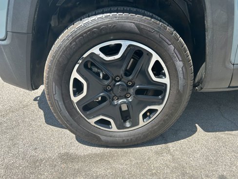 Used 2015 Jeep Renegade Trailhawk image 30