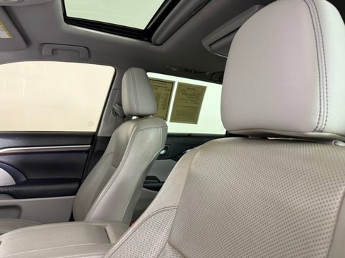 Used 2016 Toyota Highlander Limited image 17