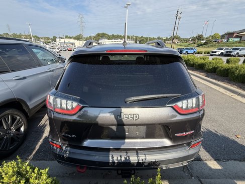 Used 2019 Jeep Cherokee Trailhawk image 9