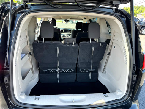 Used 2023 Chrysler Voyager LX image 17