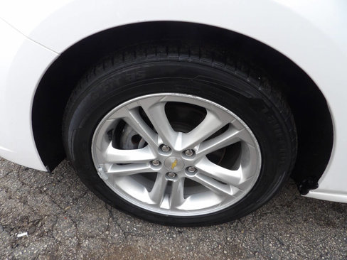 Used 2018 Chevrolet Cruze LT w/ Convenience Package image 5