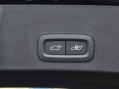 New 2025 Volvo XC40 B5 Ultra w/ Climate Package image 13