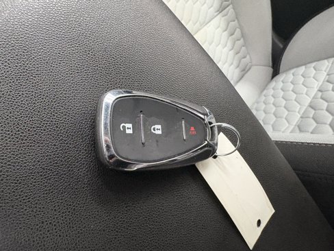 Used 2020 Chevrolet Equinox LS image 29