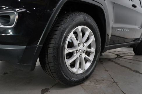 Used 2014 Jeep Grand Cherokee Laredo w/ 18" Wheel & 8.4" Radio Group image 26