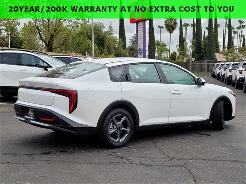 New 2025 Kia K4 LXS image 4