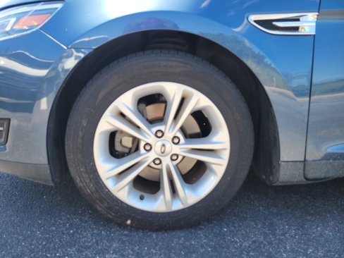 Used 2018 Ford Taurus SEL w/ Equipment Group 201A image 9